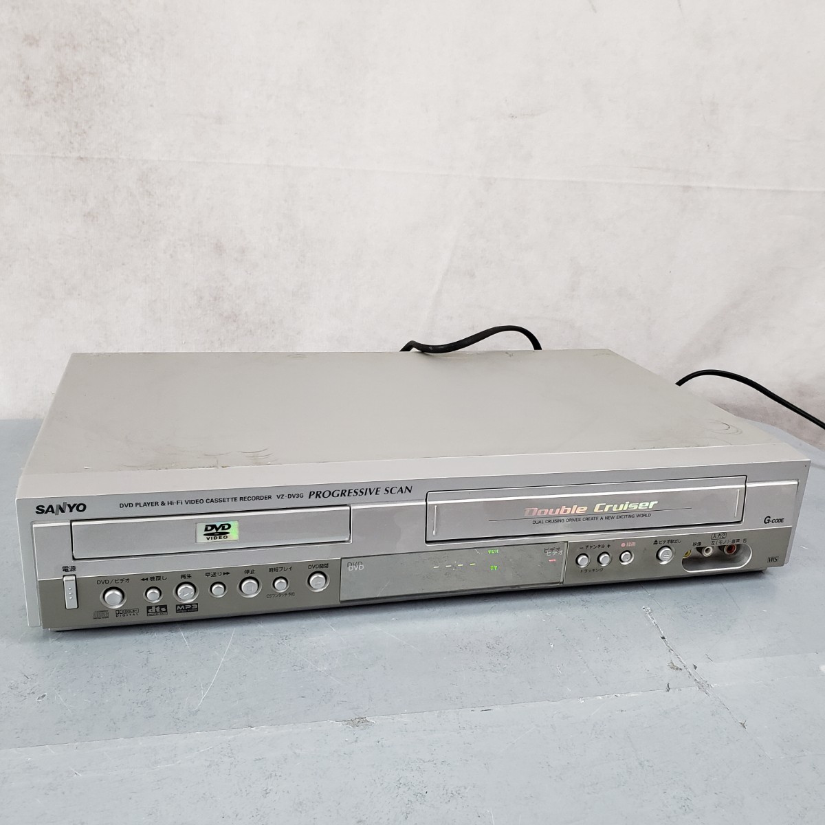 SANYO サンヨー DVDプレーヤー 一体型ビデオテープレコーダー VZ-DV3G 2004年製の画像1