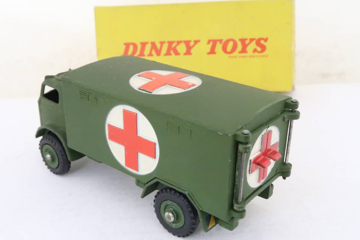 DINKY MILITARY AMBULANCE 軍用救急車 箱付(傷み) 難有 イギリス製 約11cm ニレレ_画像4