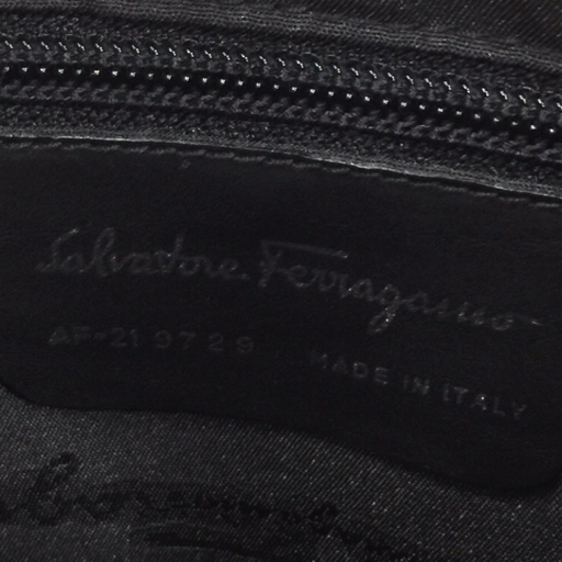 フェラガモ エナメル ショルダーバッグ ジップ開閉式 レディース ブラック SalvatoreFerragamo 保存袋付 QR031-228_画像8