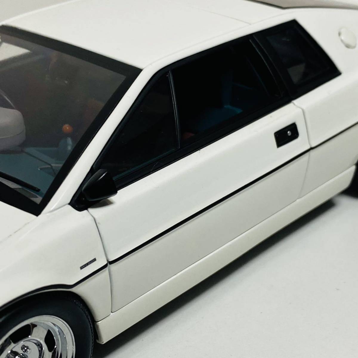 【中古品】AUTOart オートアート 1/18 LOTUS Esprit ロータス エスプリ 007 The Spy Who Loved Me 私を愛したスパイ ミニカー モデルカー_画像4