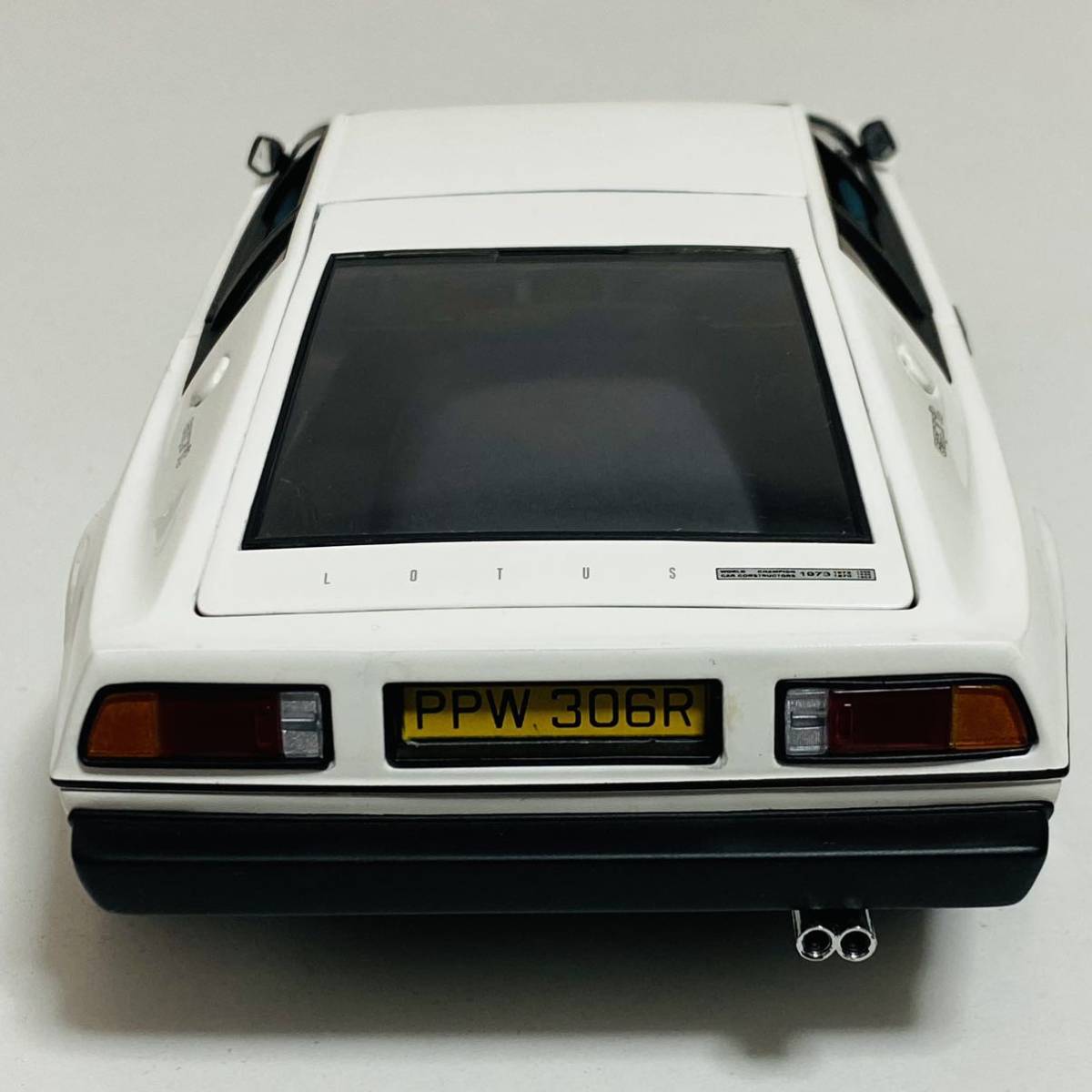 【中古品】AUTOart オートアート 1/18 LOTUS Esprit ロータス エスプリ 007 The Spy Who Loved Me 私を愛したスパイ ミニカー モデルカー_画像8