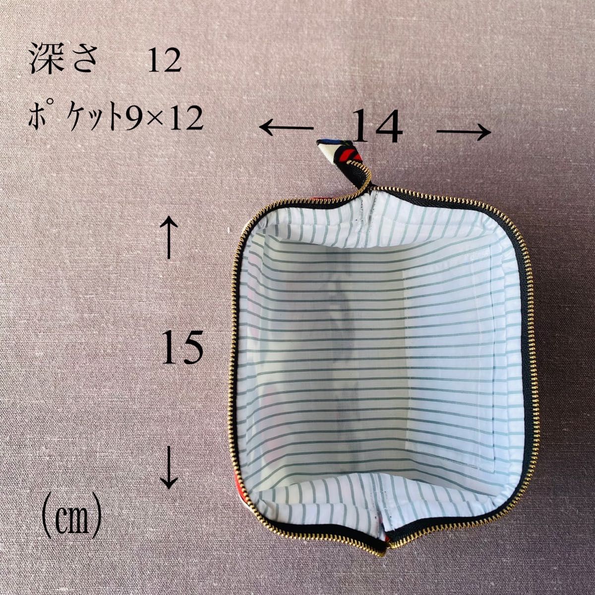 北欧　赤い薔薇の化粧ポーチ　ハンドメイド