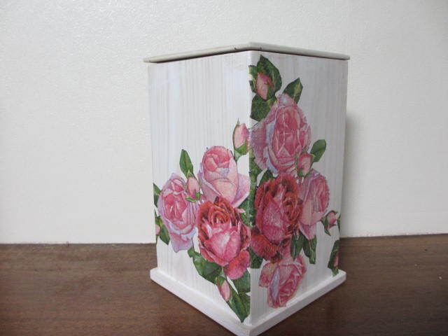 ハンドメイド：デコパージュ＊＊木製小さなゴミ箱（バラの花束）_画像1
