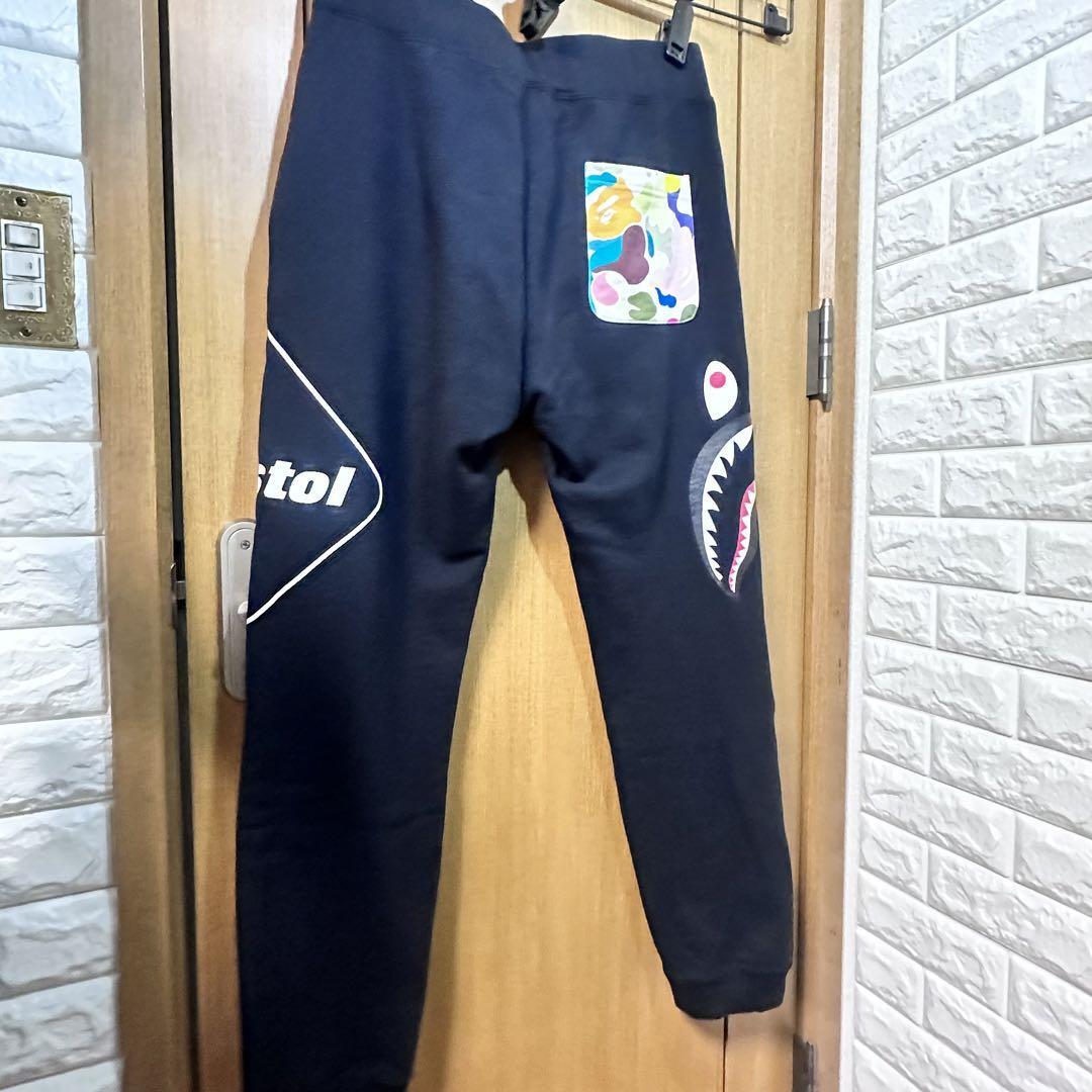 Bape × FCRB コラボ　shark sweat pants_画像2