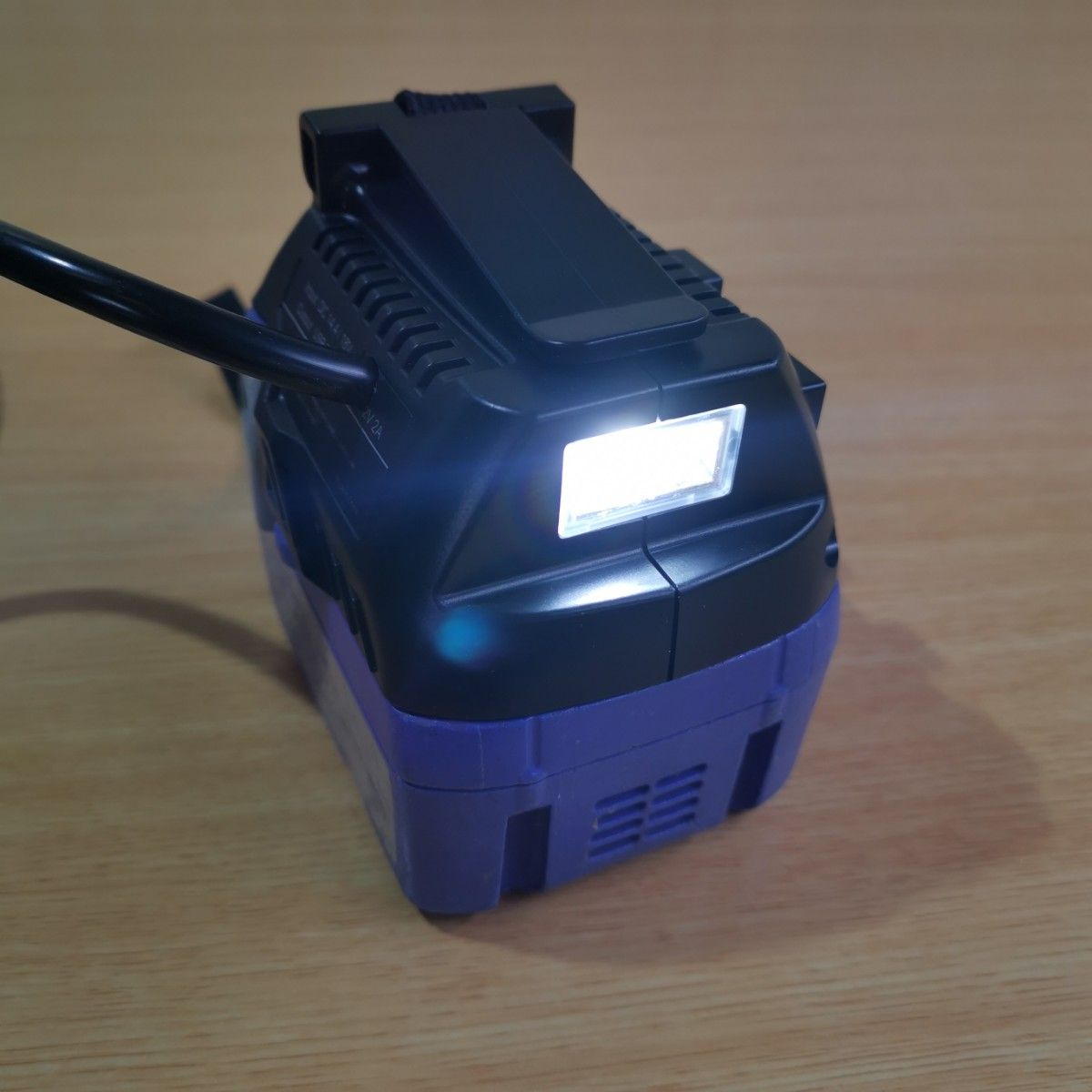 日立ハイコーキ☆ダイワシマノ対応☆電動リールバッテリーアダプターコード☆高照度LEDライト USB AC端子付！【送料無料】