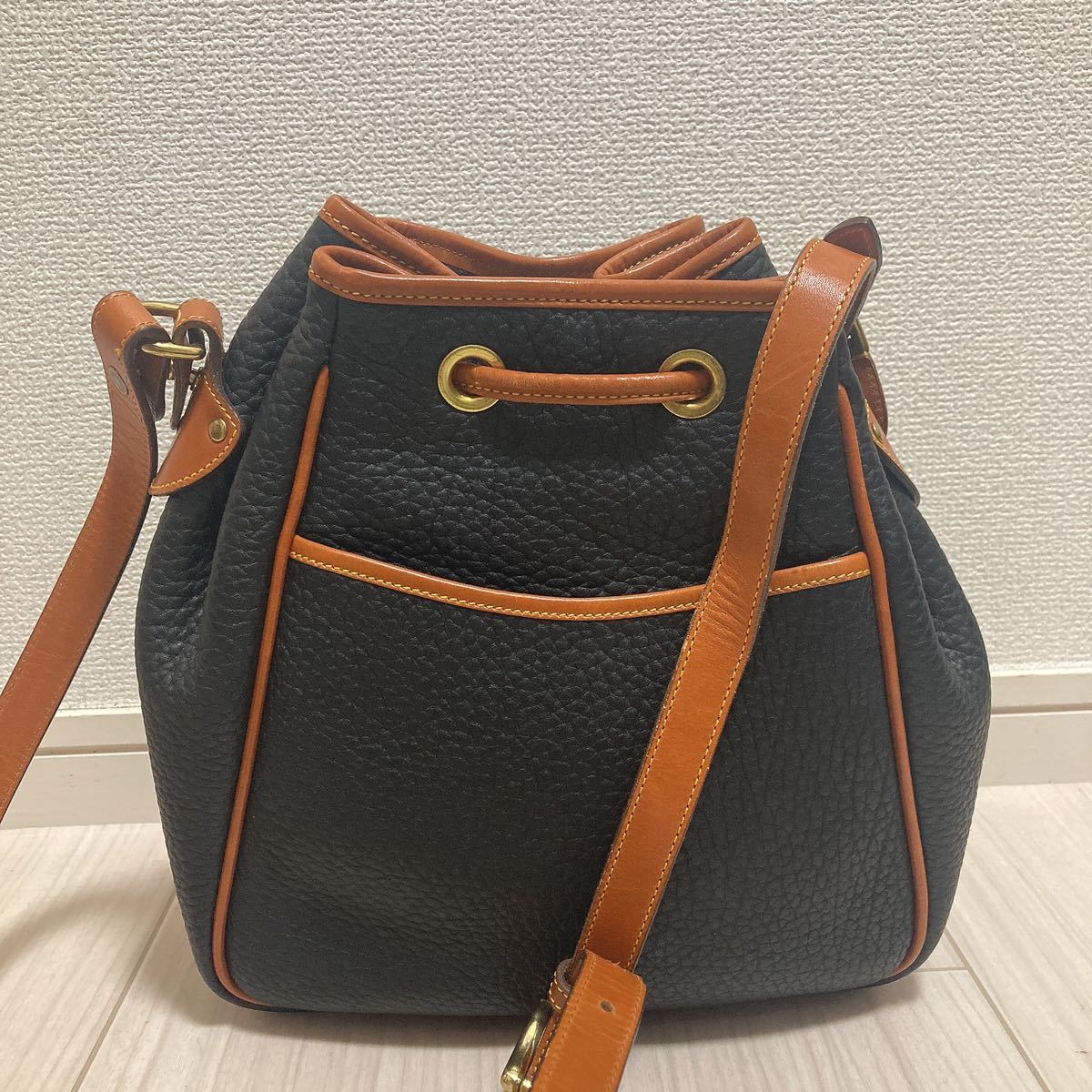 希少 DOONEY&BOURKE メンズ レディース 斜め掛け ショルダーバッグ 巾着バッグ 黒 ブラック ブラウン 本革 レザー アメリカ製 ブランド_画像3