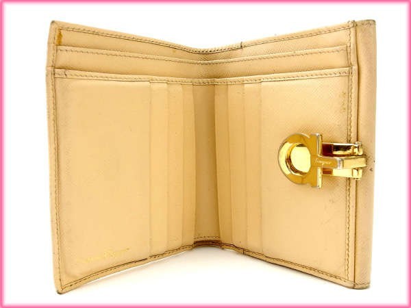  Salvatore Ferragamo W hook purse lady's gun chi-ni beige × Gold used 