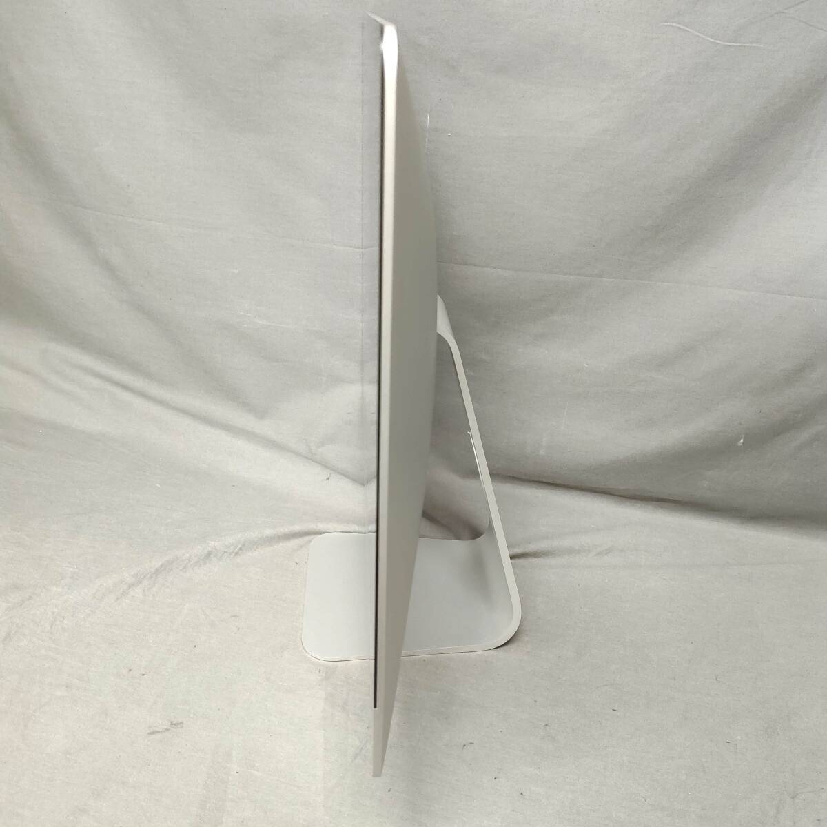 060214 258840 Apple　アップル　ディスプレイ　PCモニター　液晶モニター　モニターのみ　A1418　iMac　通電のみ確認済み　USED品_画像3