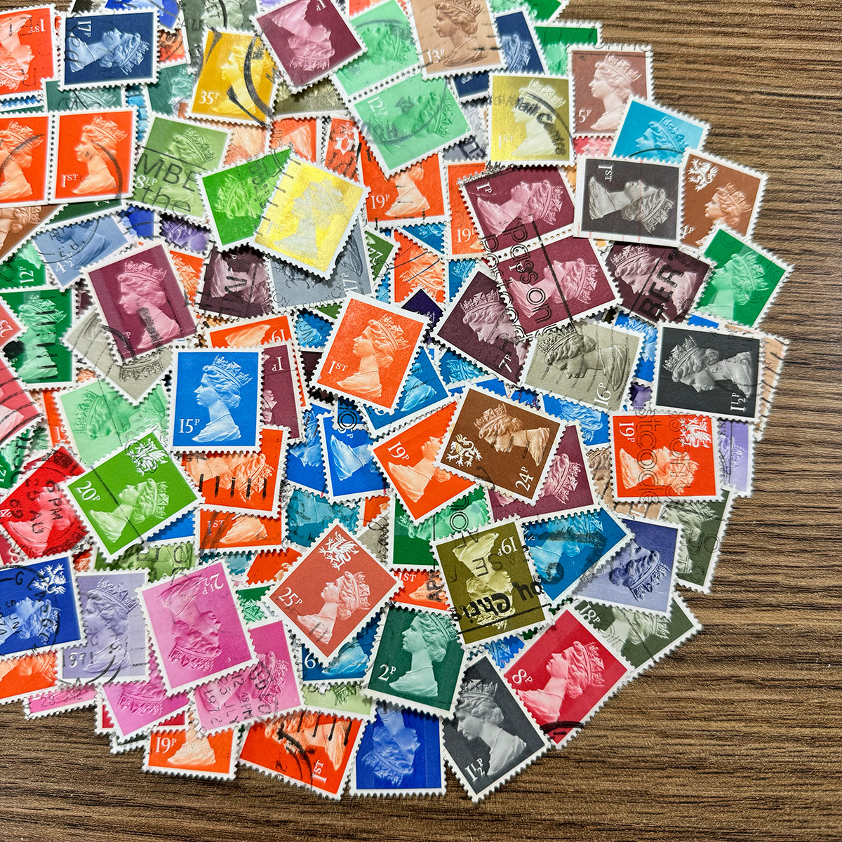【イギリス】1960年代～使用済みMachin切手（エリザベス女王）大量200枚まとめてロット！希少！！(iDyNybkUtR)_画像8