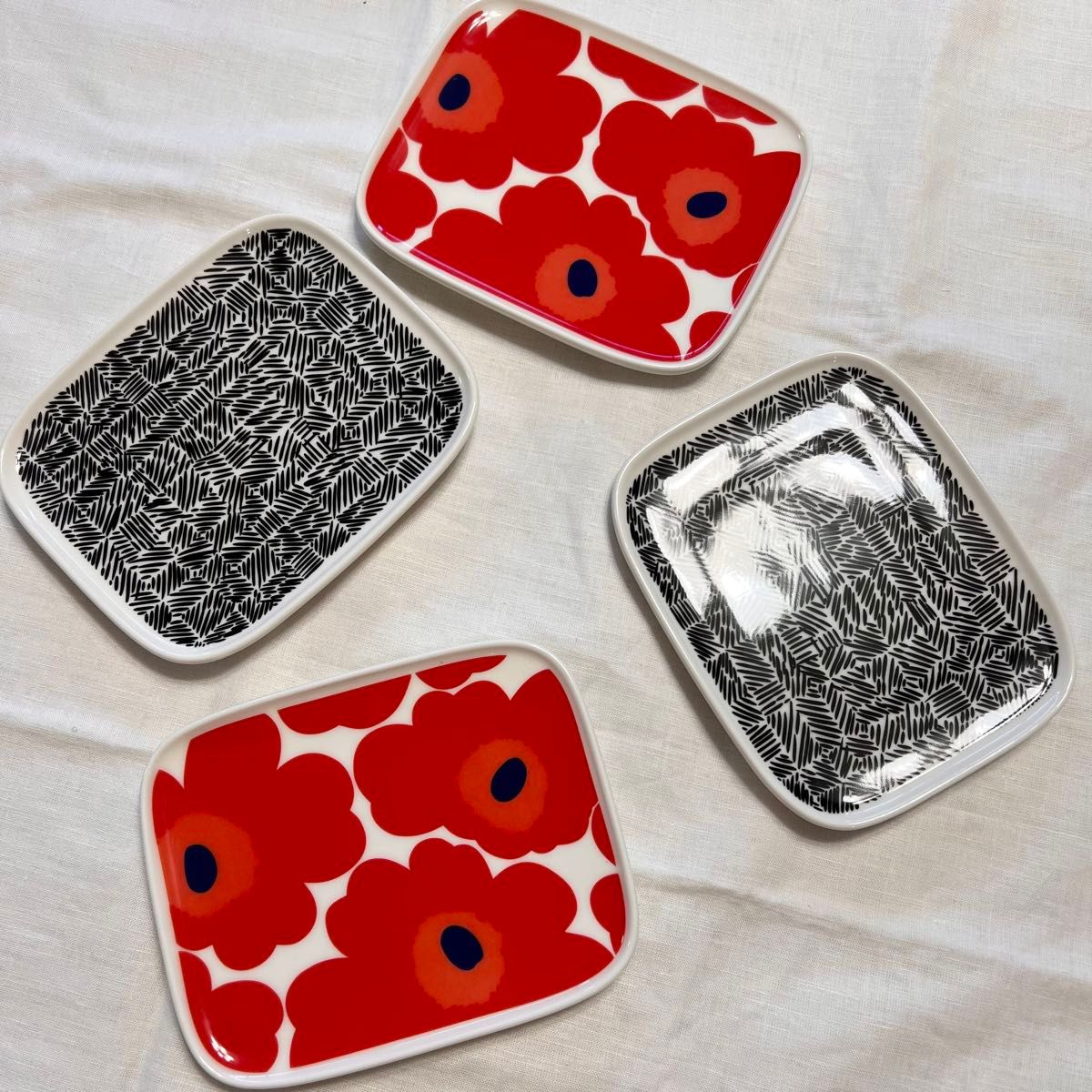 【廃盤】美品　マリメッコ  ユーストムオッティ　２枚　スクエアプレート　 marimekko 北欧インテリア　ケーキ皿　取り皿