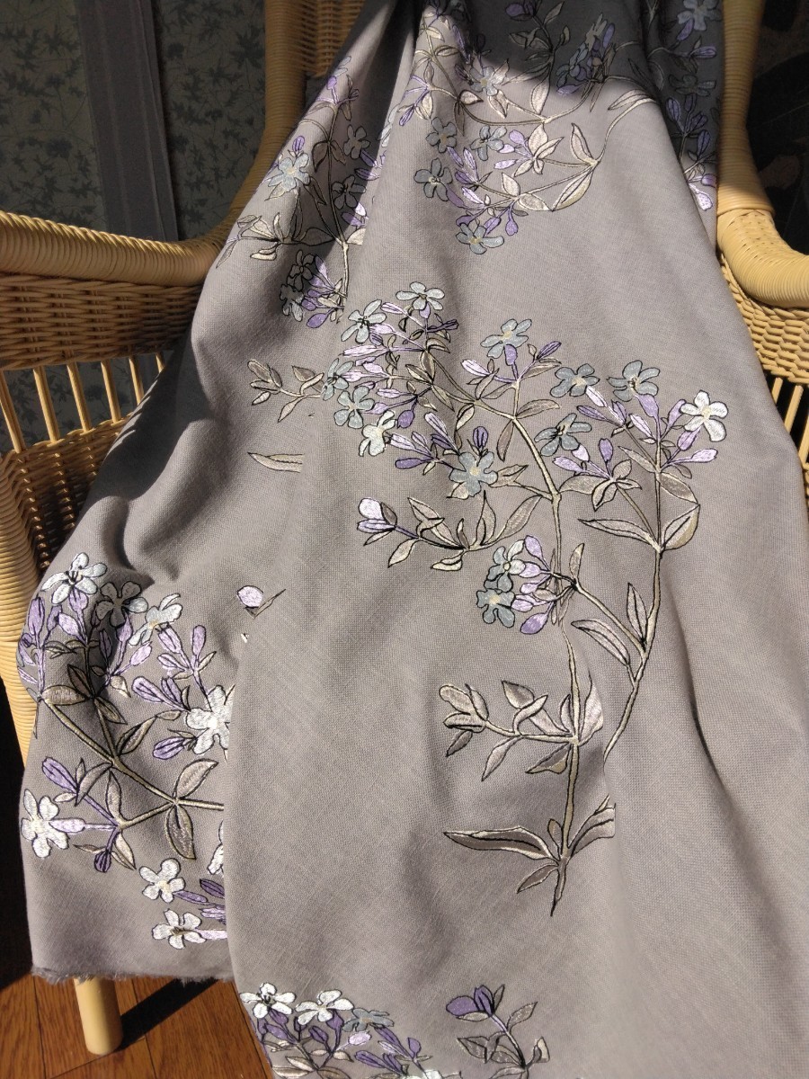 * abroad import, picture. sama . embroidery cloth * cotton. dark gray ground . in the black .... pretty silver . purple. . flower * piece ... stylish work making .*