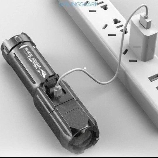 新品 LED 懐中電灯 ズーミングライト  強力照射  超小型 USB充電式
