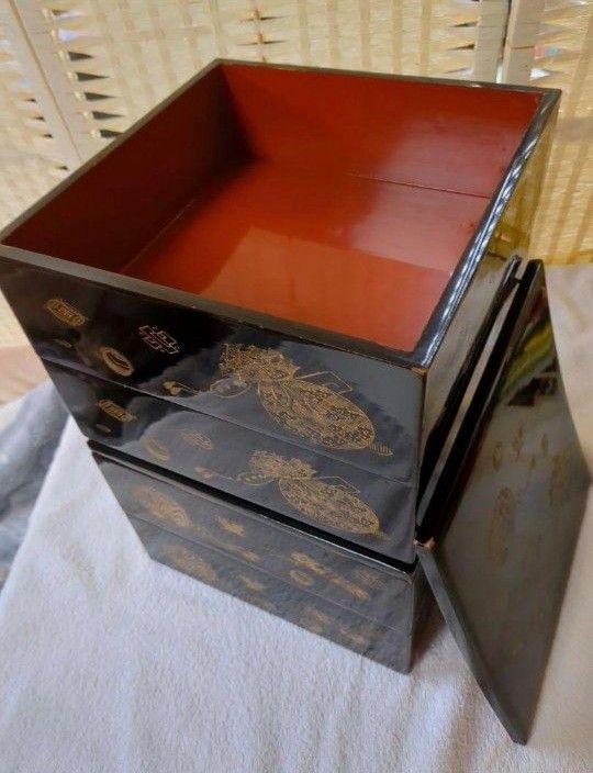 木製重箱　漆塗り　時代物　ビンテージ　漆器　重箱　2段重×2  黒塗　木箱付　宝尽くし　レトロ　明治　稀少　