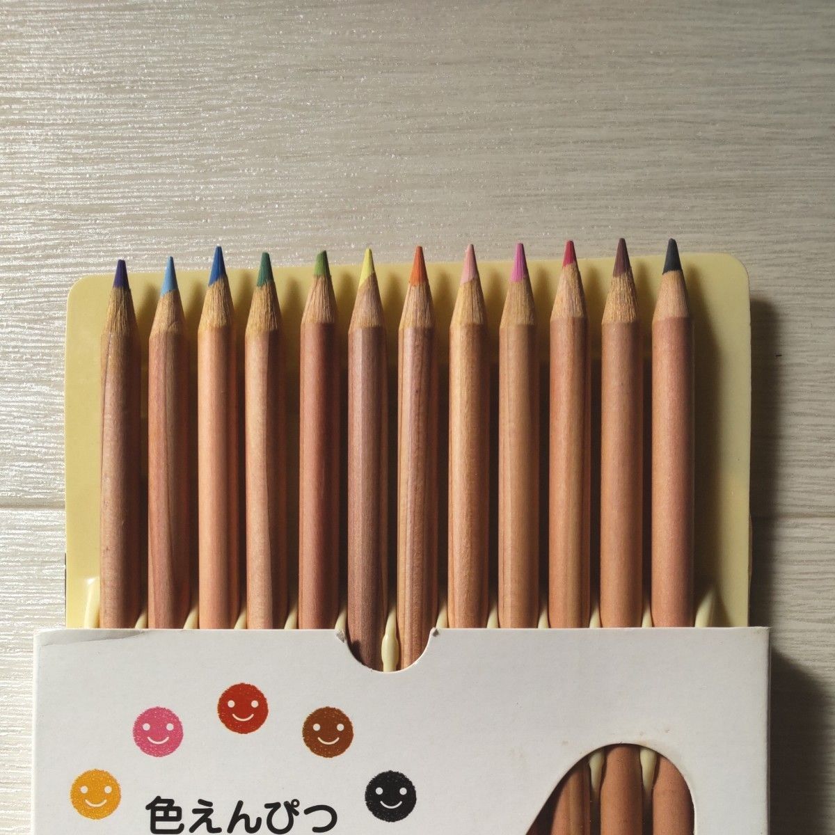 シャチハタ 色鉛筆 太芯　１２本　【新品未使用】