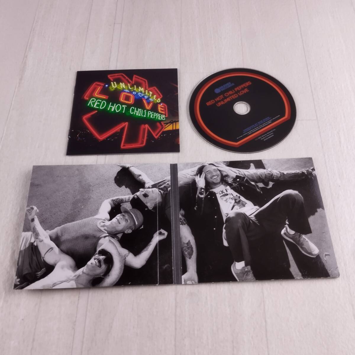 F CD RED HOT CHILI PEPPERS UNLIMITED LOVE бумага жакет 