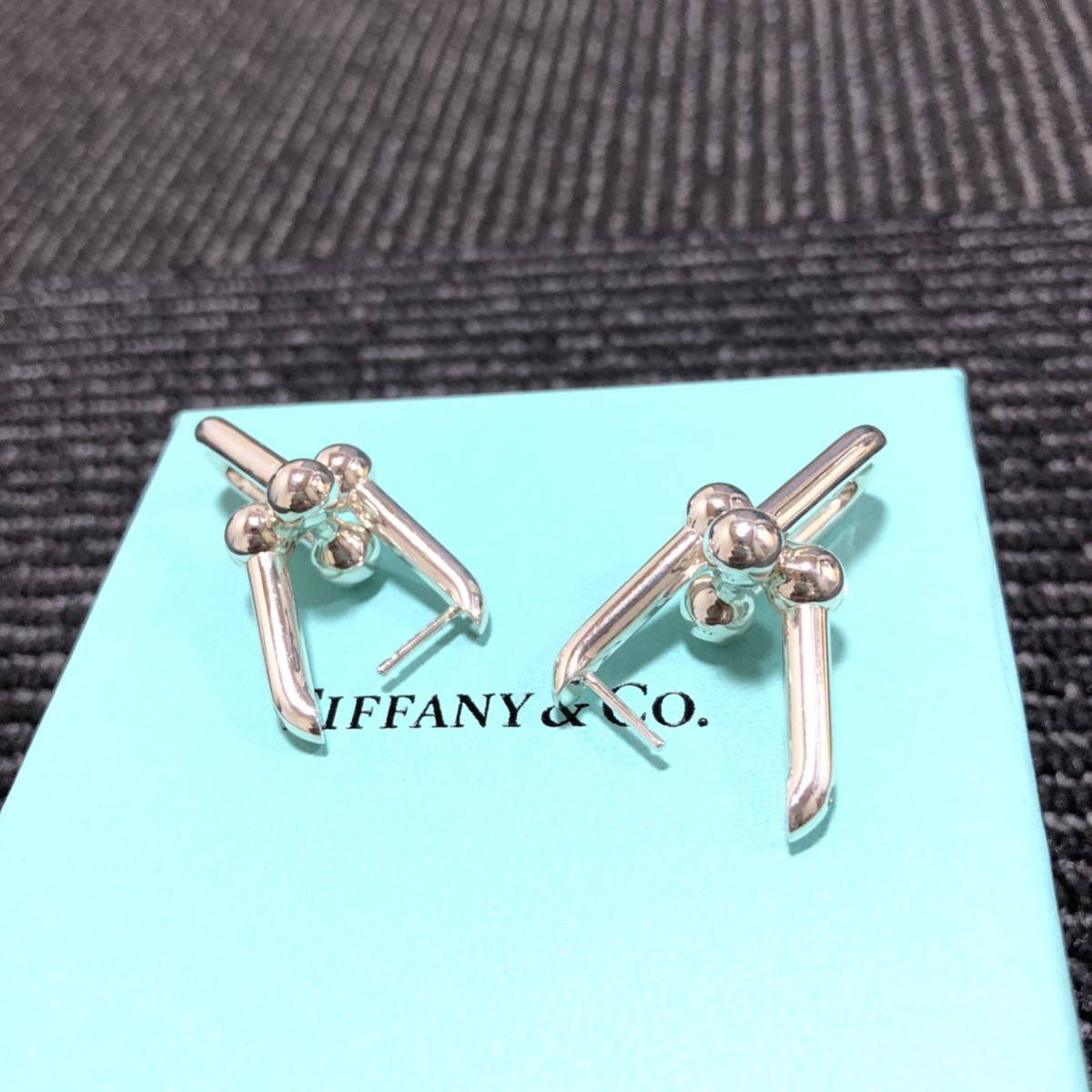 美品【ティファニー】基準内 TIFFANY&Co. ピアス ハードウェア リンク シルバー925 全長3.5cm イヤリング メンズ レディース 箱付_画像3