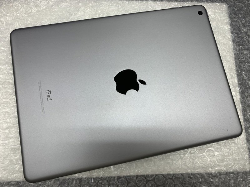 JF290 iPad 第5世代 Wi-Fiモデル A1822 スペースグレイ 32GB_画像2