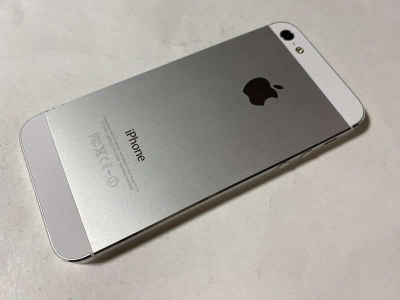 IF987 au iPhone5 32GB ホワイト ジャンク ロックOFF_画像2