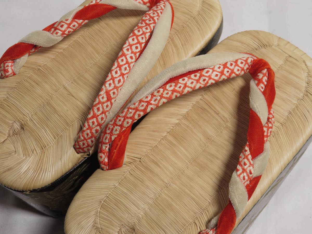 . clothes shop . shop antique geta The Seven-Five-Three Festival . thing long-sleeved kimono kimono coming-of-age ceremony graduation ceremony wedding bride Mai . collection retro KOMONO074