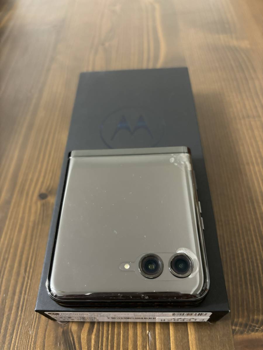 日本版Motorola　razr 40 ultra 256GB　中古美品送料込み_画像6