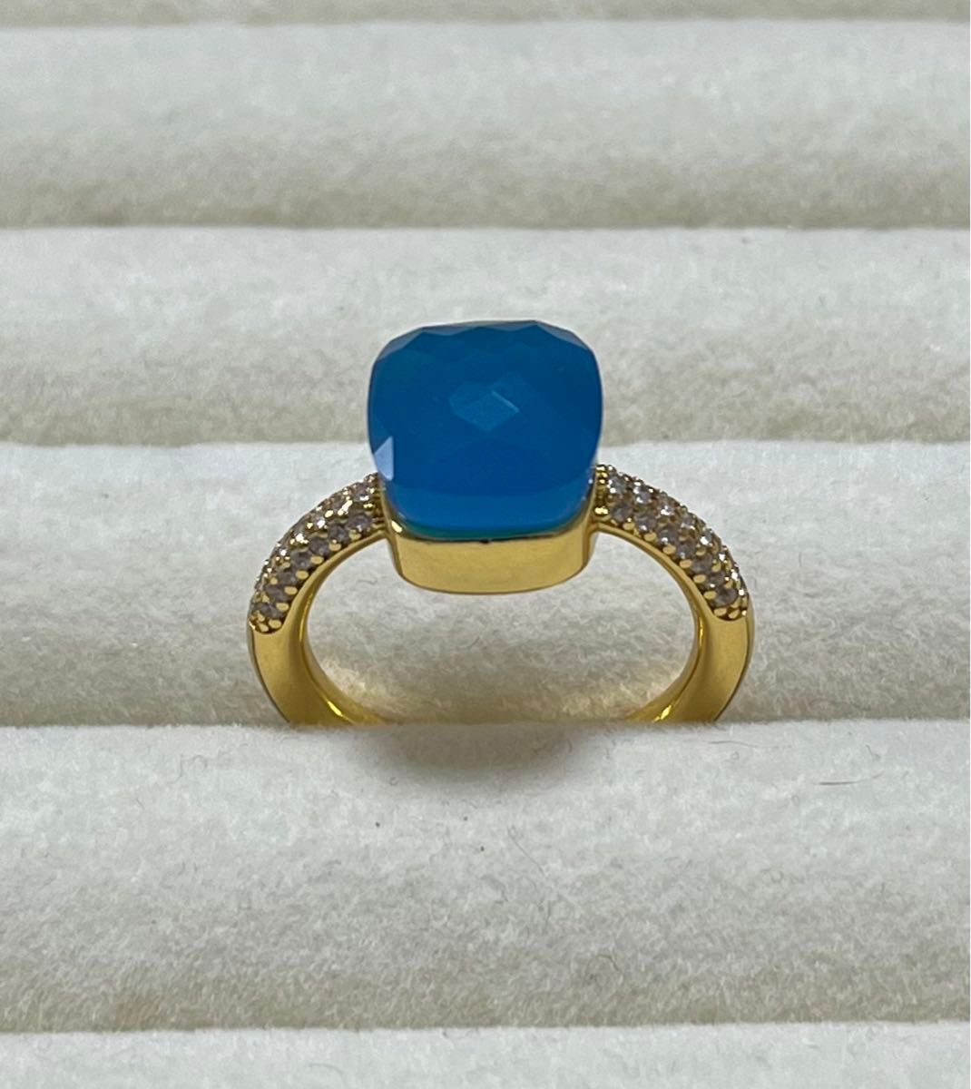 013ブルー×ゴールドキャンディーリング指輪　ストーン ポメラート風ヌードリング デザイン プレゼント