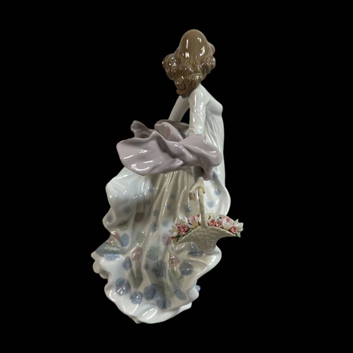 【美品】LLADRO リヤドロ 春の輝き 花と少女 花かごを持つ女性 05898 陶器 置物 フィギュリン 置物 オブジェ アンティーク 元箱付き