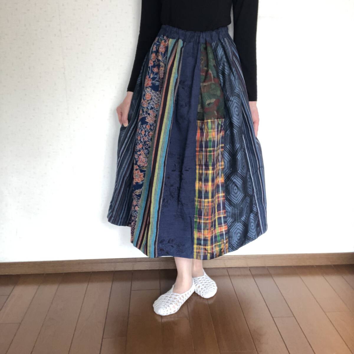 さと紡　紬の着物地から作ったパッチギャザースカート　7種１２枚ハギ　カラフル　ゆったり楽ちんな履き心地　Ｔ