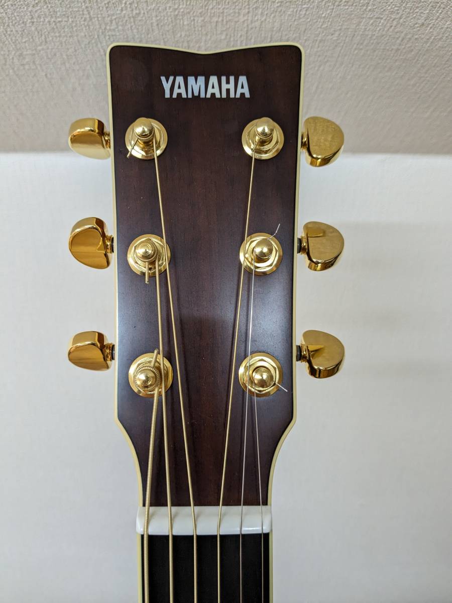 YAMAHA LL16 ARE ヤマハ　アコースティックギター 2020年　ギターケース、ギタースタンド、ストラップ、カポ付き_画像4