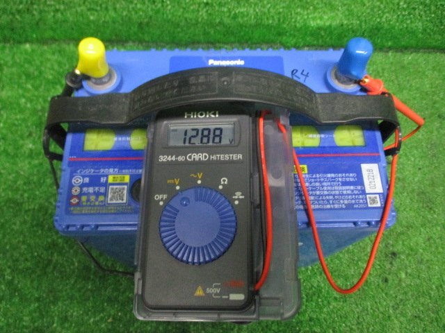 バッテリー Panasonic Caos Blue Battely M-65R アイドリングストップ車用 交換使用開始R4.2/21 電圧12.88V 中古【個人宅配送不可商品】_画像1