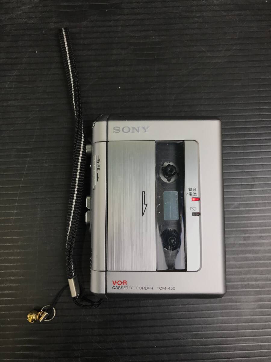 湘/SONY/カセットコーダー/TCM-450/通電確認済/動作不可/カセットレコーダー/本体のみ/シルバー/傷/汚れあり/VOR/ソニー/2.16-49 MOの画像1