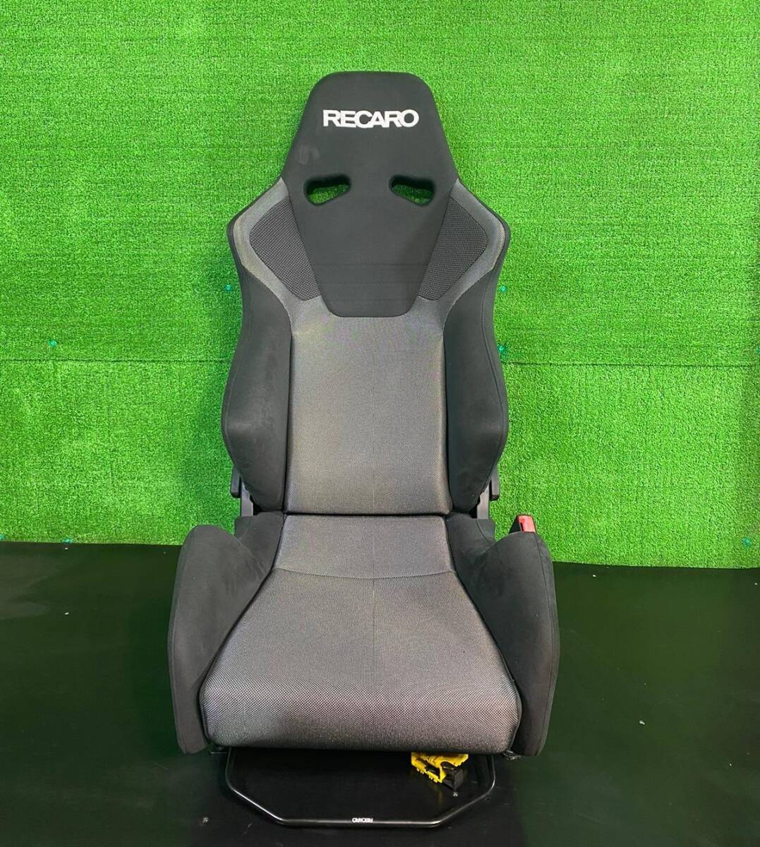 RECARO レカロ SR-S 黒グレー バケット シート / 1シリーズ E87 ベースフレームの画像1