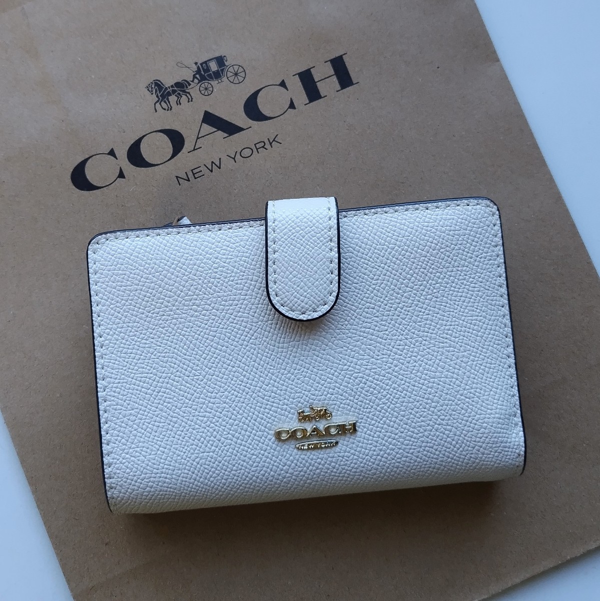 【新品】COACH コーチ 二つ折り財布 チョーク　ホワイト_画像1