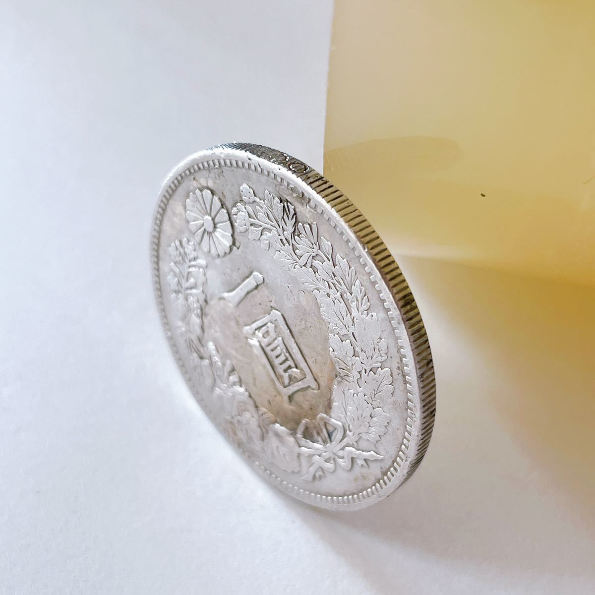 1円スタート！【古銭】新1円銀貨 明治21年直径約38.07mm 量目約26.92g品位銀900 近代銀 貨一圓銀貨_画像7