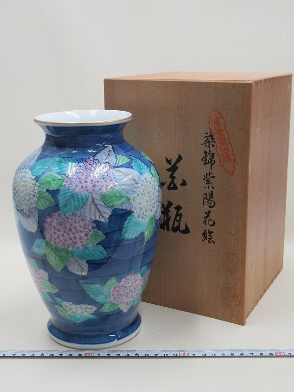 D0504 其泉 美術有田焼 染錦 紫陽花絵 花瓶 花入 花生 EXPO'90 共箱_画像1