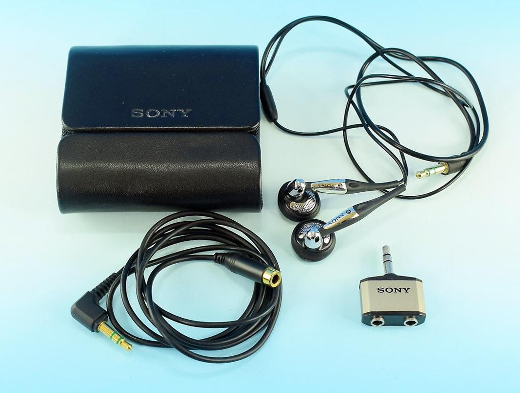 ソニー（sony）MDR-E888SP・バイオセルロース振動板♪革ケース・オマケ付き・美品