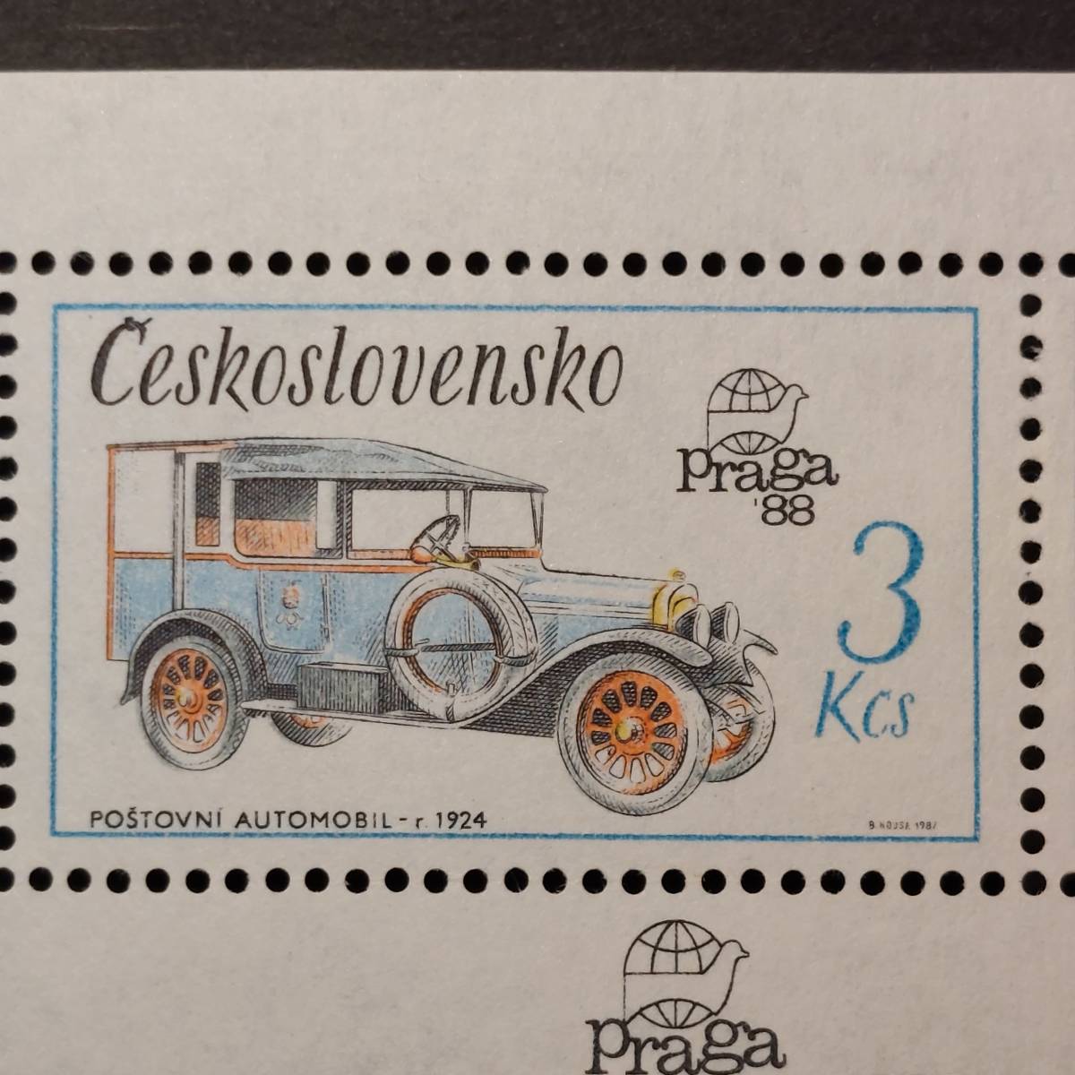 D007 チェコスロバキア切手　「郵便車のデザイン切手小型シート」　Praga88(チェコ国際切手展)出品　1987年発行　未使用_画像2