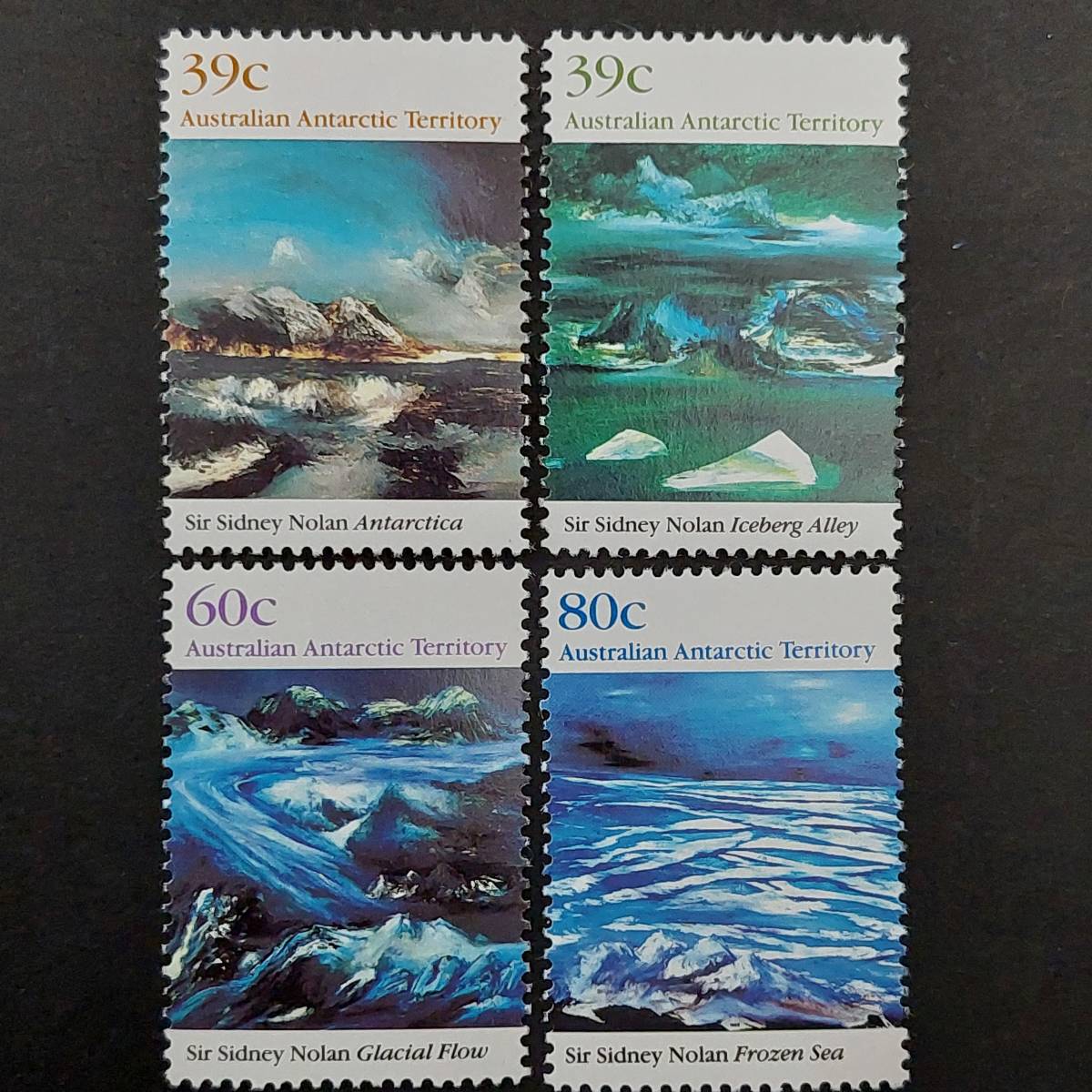 H001 オーストリア切手「シドニー・ノーラン卿の『南極(オーストリア南極準州)の風景画4種完(ケース付き)』」1989年発行 未使用の画像1