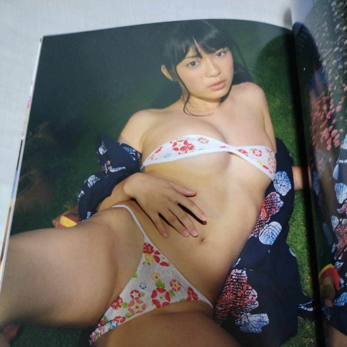 【極小ビキニ】山中知恵　写真集「18の夏」　2013年初版発売 ビキニショット満載！　p1406_画像9