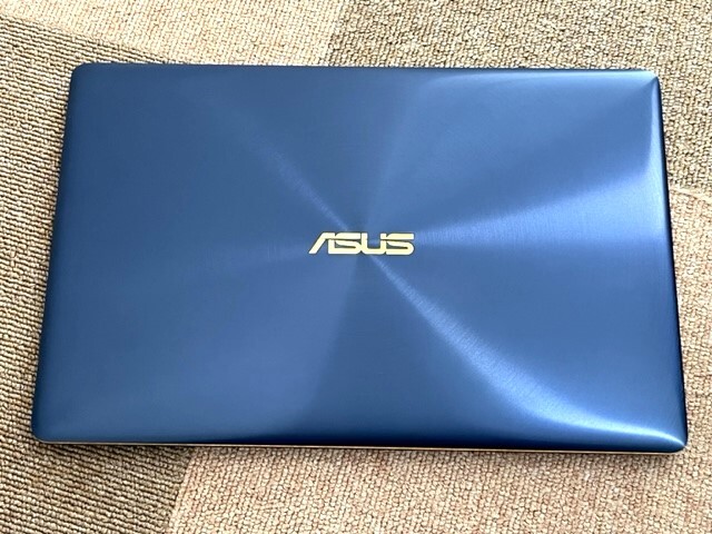 ASUS ZenBook 3 UX390U intel corei7 ノートパソコン PC ソフトケース・外箱・バッテリーコード・説明書付き 現状品_画像7