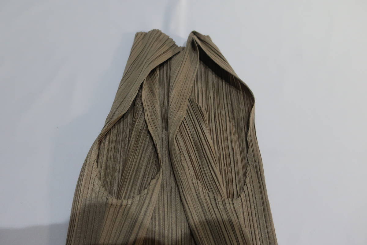 *[S sending 900 jpy ] 1032 PLEATS PLEASE pleat pulley z Issey Miyake tank top no sleeve cut and sewn sleeve less light brown group 4