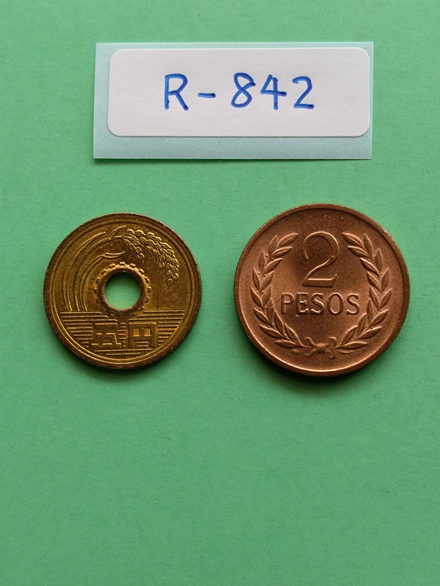  заграница   монета 　...　(R...８４２)　２... монета  　１９７９ год 　