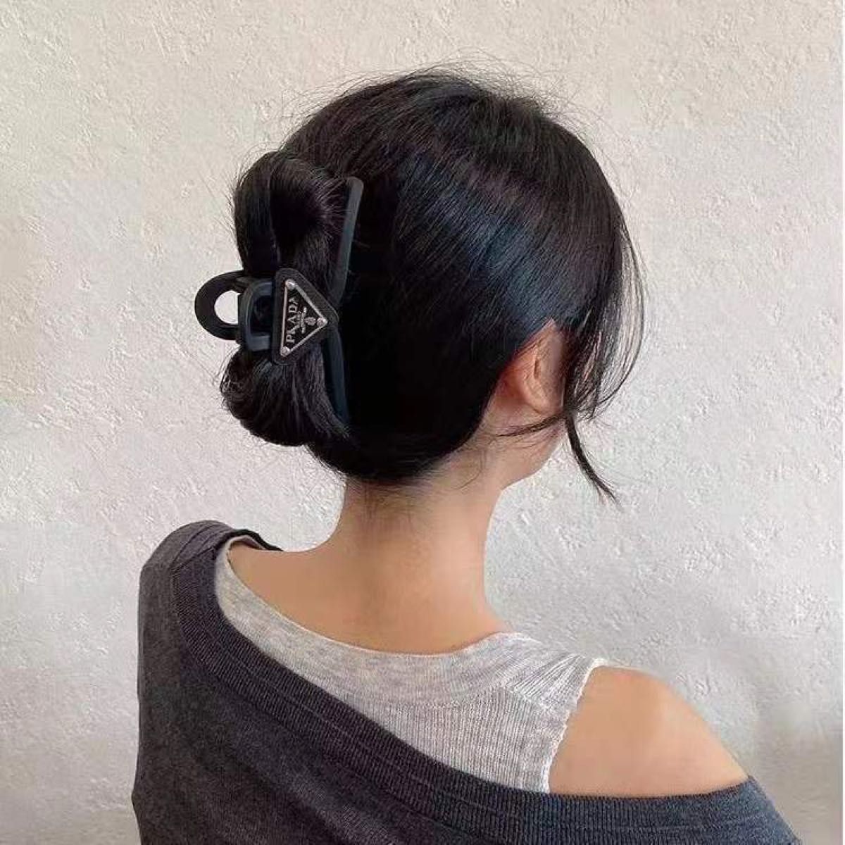 M. プラダヘアクリップ - ヘアアクセサリー M. プラダヘアクリップ - ヘアアクセサリー