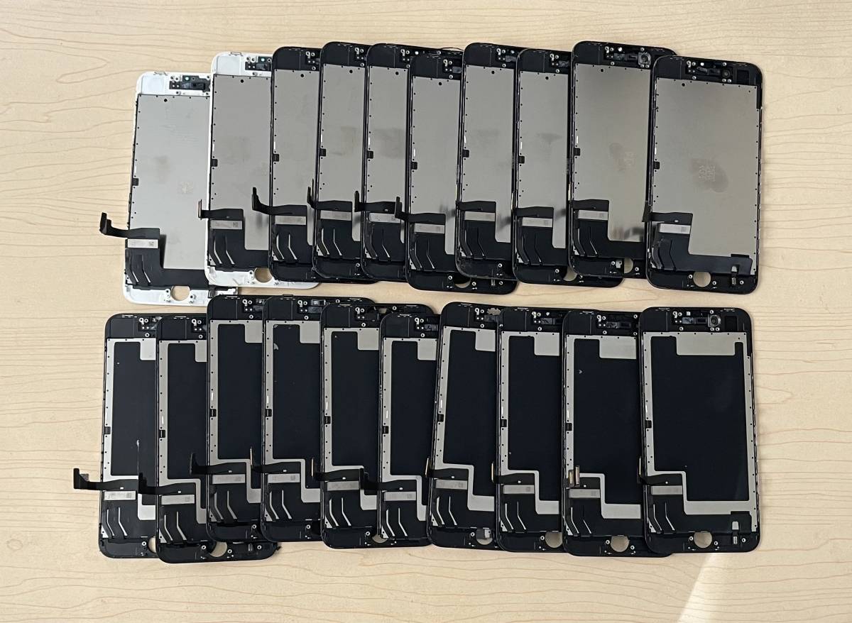 20枚 セット 純正品 iPhone8、iPhone SE2、iPhone SE3 割れフロントパネル 表示とタッチ スライド 操作出来ました ジャンク_画像1