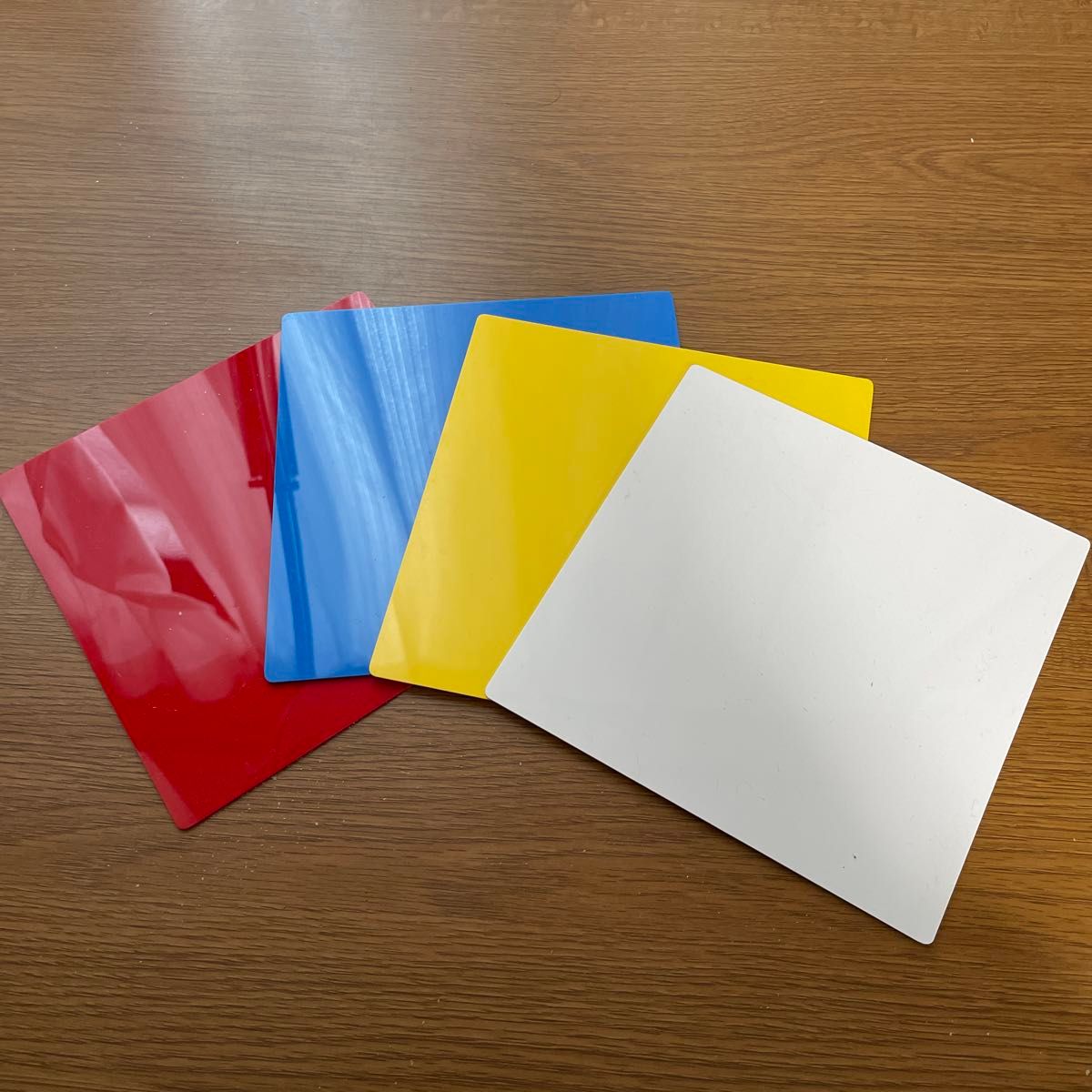 カラープラスチック板　4枚(白赤青黄) 15cm四方　アクリル板