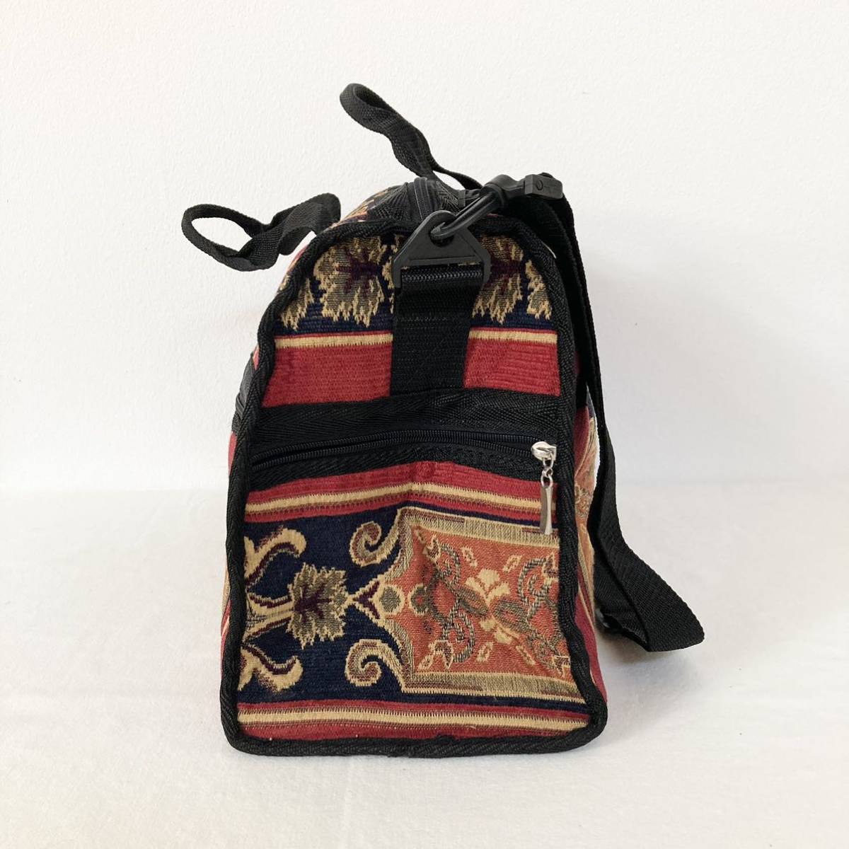  неиспользуемый   Бостон  сумка   плечо   идет в комплекте   ткань   ... ткань  подобно   дизайн   экзотичный  ... ... ...  красный   бежевый   черный  цвет   путешествие 