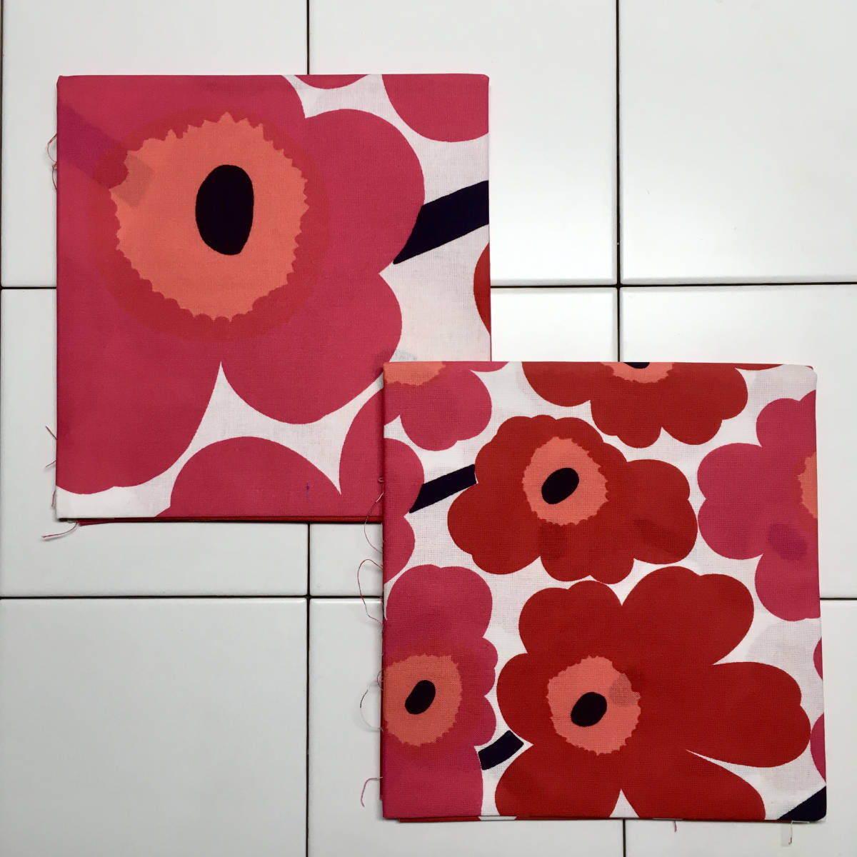 【SALE】marimekko　ハーフカットクロス／はぎれ　ピエニ＆ミニウニッコ　ホワイト×レッド　２枚セット　68×50cm　マリメッコ_画像4