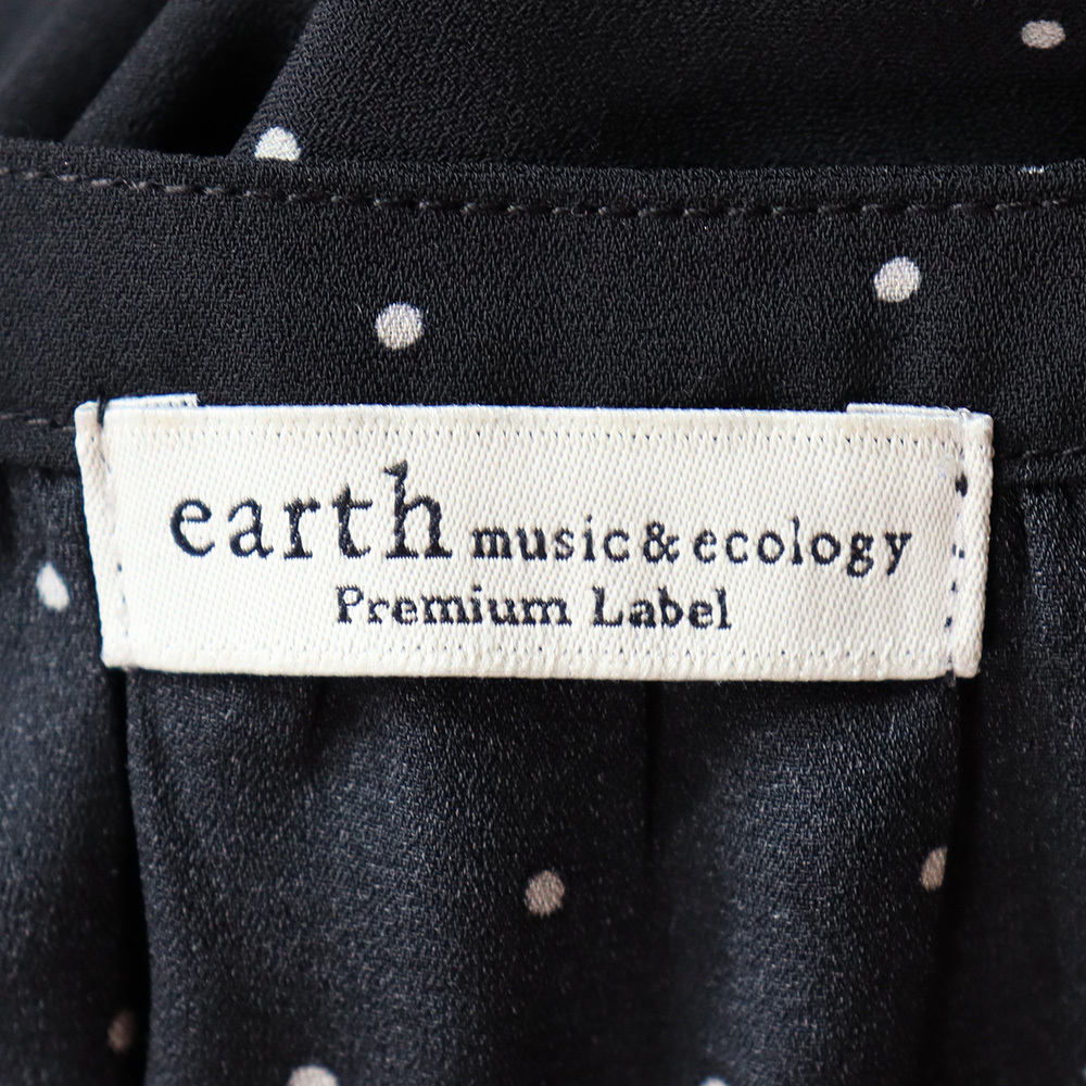 アース earth music&ecology 袖ギャザー ガウン ロング シャツワンピース 半端袖 ブラック ドット柄 レディース ロング丈 フレア FREE_画像5