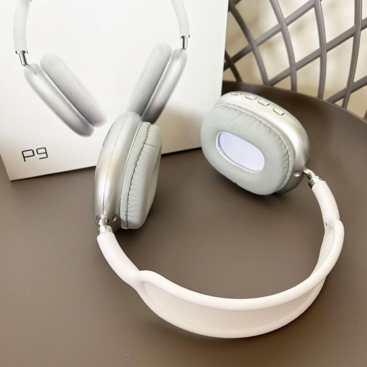 ワイヤレスヘッドホン Apple AirPods Max風なシルバー ワイヤレスヘッドホン Apple AirPods Max風なシルバー