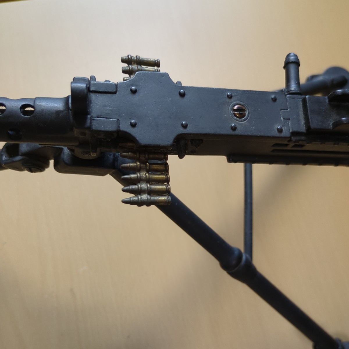 金属製ミニチュア　ブローニングM2 重機関銃、キャリバー50。三脚架付属　長さ約３５ｃｍ、横約２２ｃｍ、高さ約１８ｃｍ、重さ約８６１ｇ _画像5