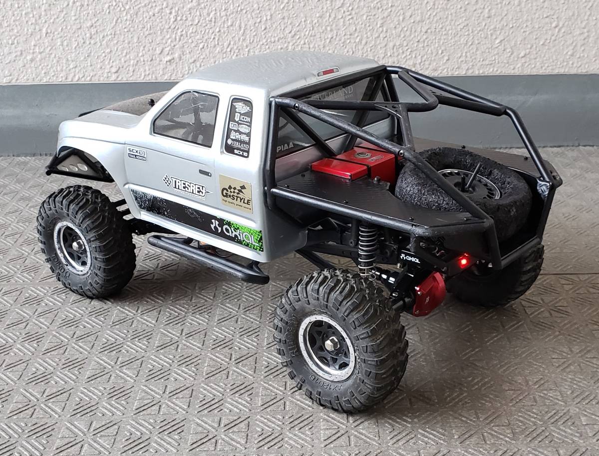 AXIAL SCX10（TRAIL HONCHO）中古【金属サーボ、ESC、モーター付】【金属ホーシング、4リンク、ワイドオフセット】_画像2